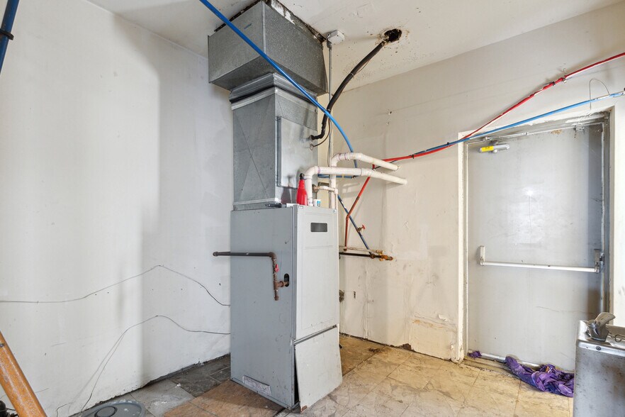 More Photos Of 13030 Puritan St, Detroit Office For Sale
