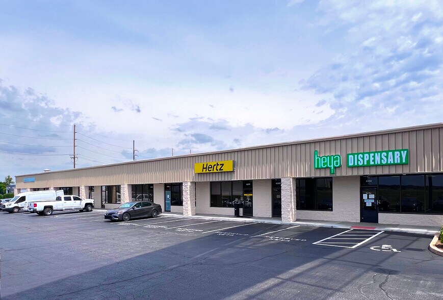 Primary Photo Of 4300-4372 N Service Rd, Saint Peters Showroom For Lease