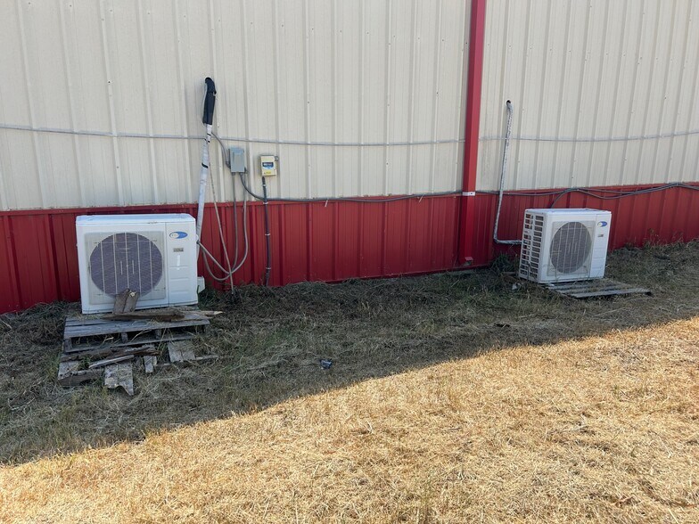 More Photos Of 4295 Banner Rd, Noble Storefront For Lease
