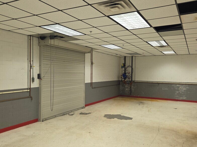 More Photos Of 1826 Albertson Rd, High Point Manufacturing For Lease