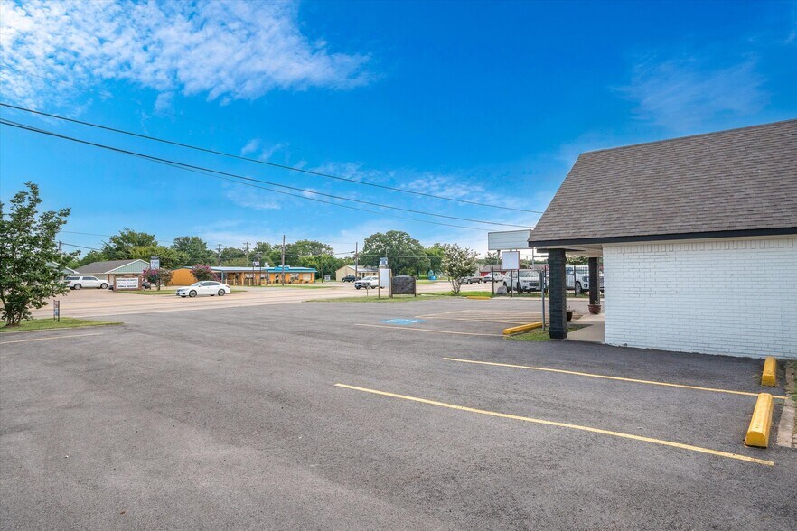 More Photos Of 2415 W Main St, Gun Barrel City Medical For Lease