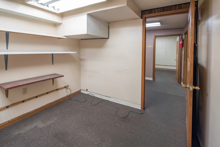 More Photos Of 2516 9th St, Great Bend Warehouse For Sale