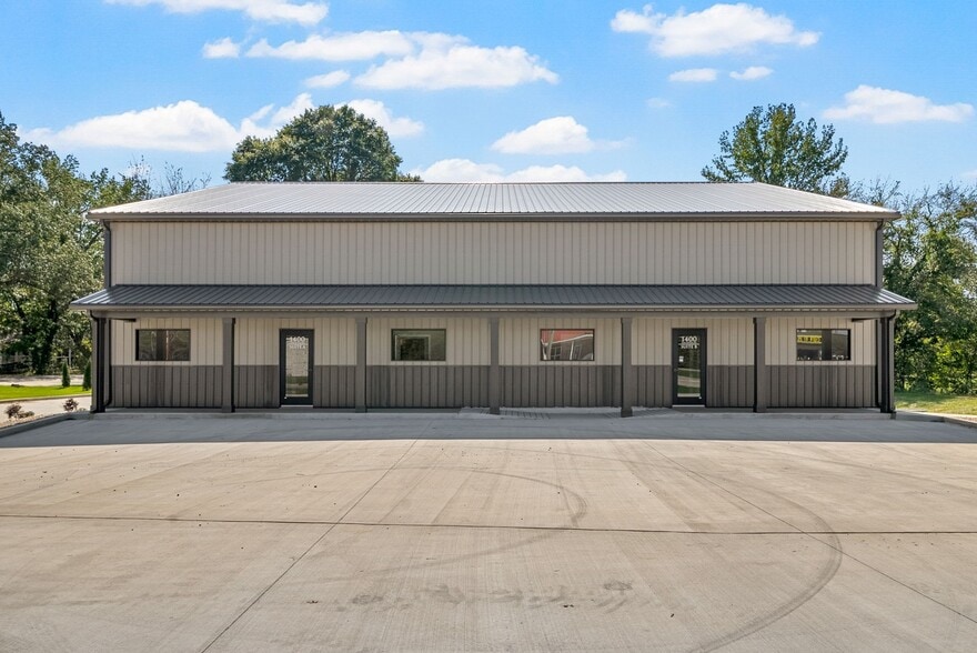 Primary Photo Of 1400 Dover Rd, Clarksville Showroom For Lease