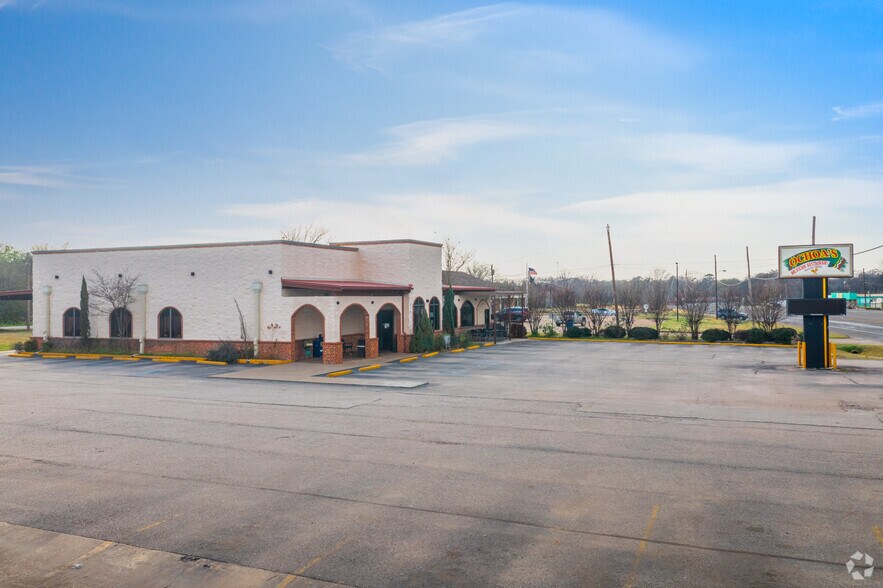 More Photos Of 515 W Royall Blvd, Malakoff Restaurant For Sale