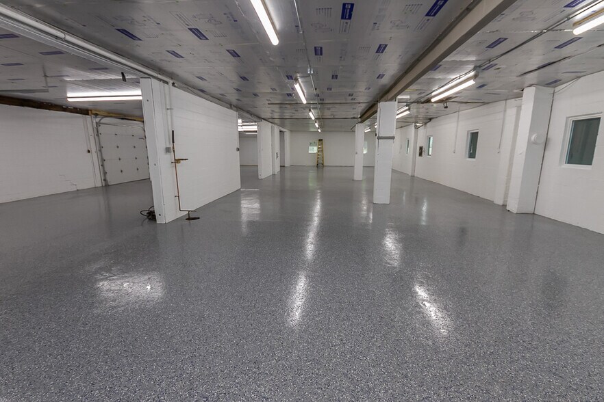 More Photos Of 925 Virginia St, Shelbyville Warehouse For Lease