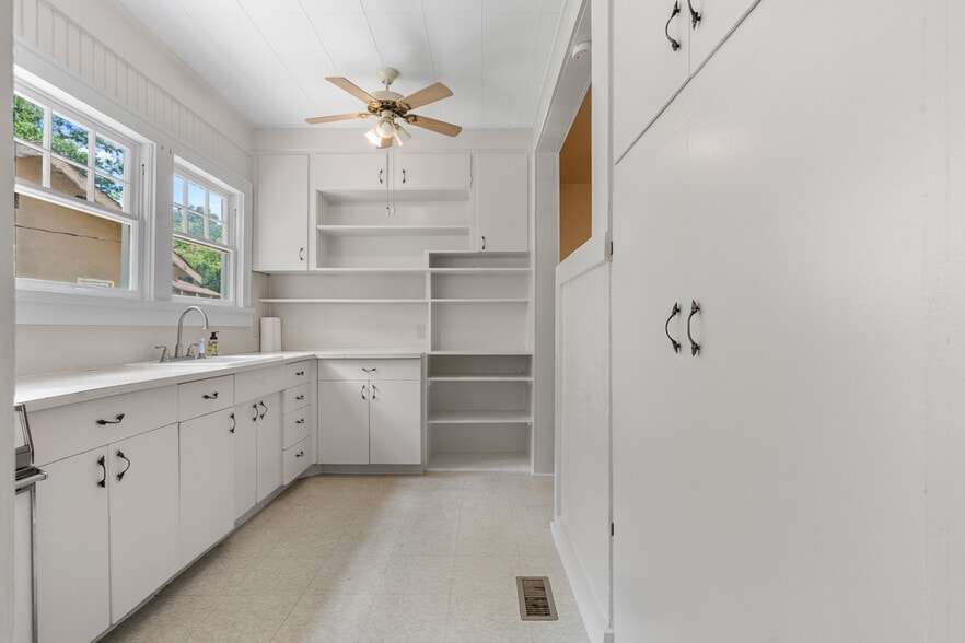 More Photos Of 107 Barry St, Hot Springs Medical For Sale