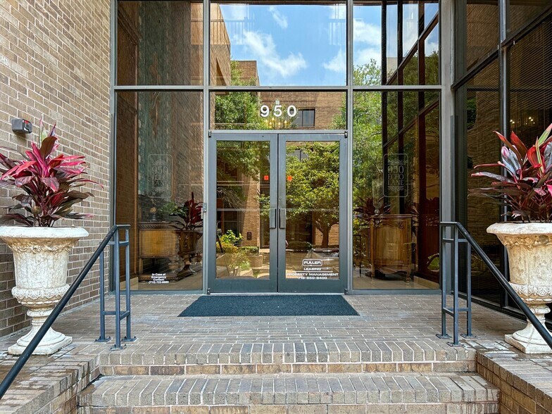 More Photos Of 950 Echo Ln, Houston Coworking Space