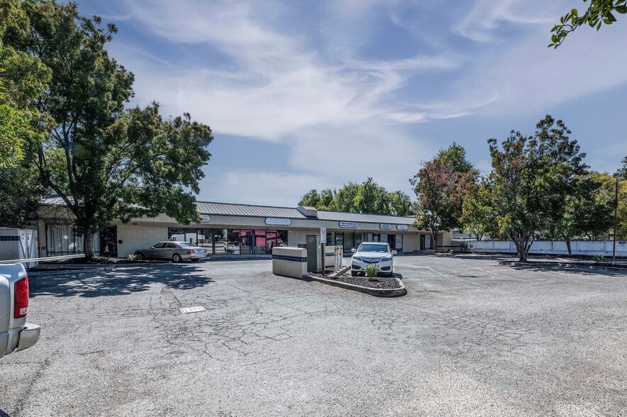 More Photos Of 1615 W Texas St, Fairfield Office Residential For Lease