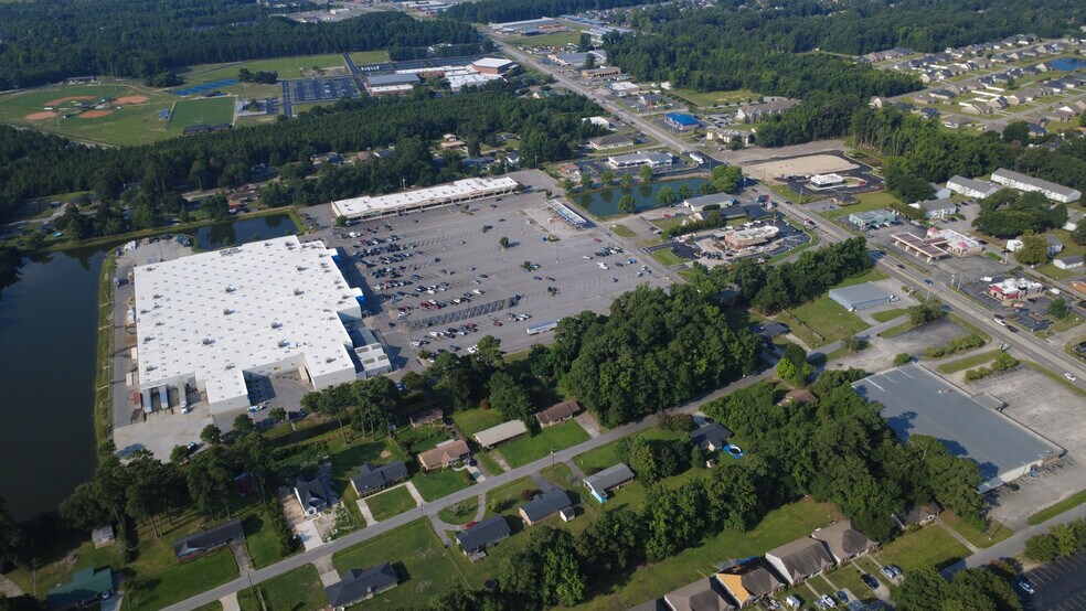 More Photos Of 2037 S Irby St, Florence General Retail For Sale