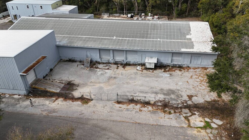 More Photos Of 2800 Delano St, Pensacola Warehouse For Lease