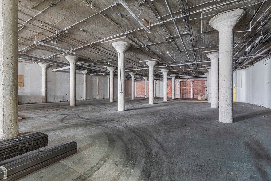 More Photos Of 4851 S Alameda St, Los Angeles Warehouse For Lease