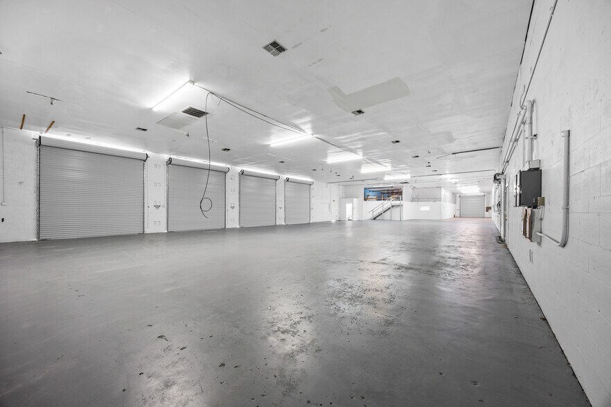 More Photos Of 128 Tomahawk Dr, Indian Harbour Beach Warehouse For Sale