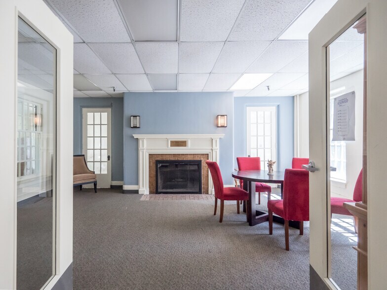 More Photos Of 2640 NW Alexandra Ave, Portland Specialty For Sale