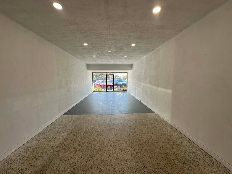 More Photos Of 2249 Ringling Blvd, Sarasota General Retail For Lease