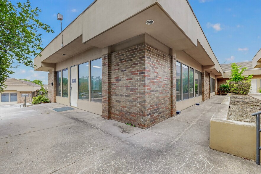 More Photos Of 8870 Business Park Dr, Austin Loft Creative Space For Lease