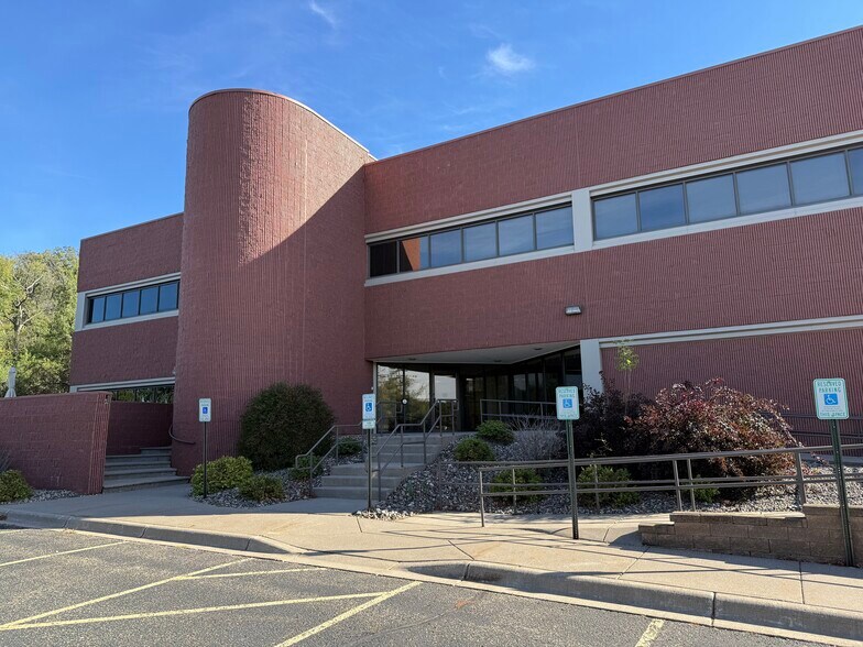 More Photos Of 186 County Road U, River Falls Office For Lease