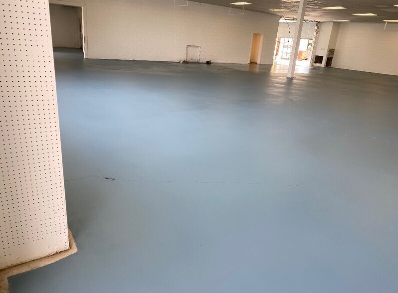 More Photos Of 350 Main St, Huntland Flex For Sale
