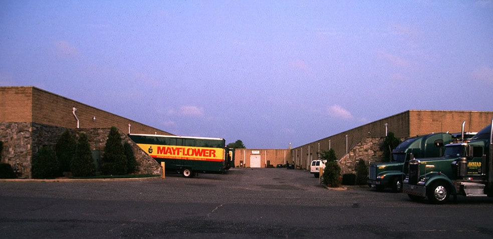 More Photos Of 40 Aero Rd, Bohemia Warehouse For Lease