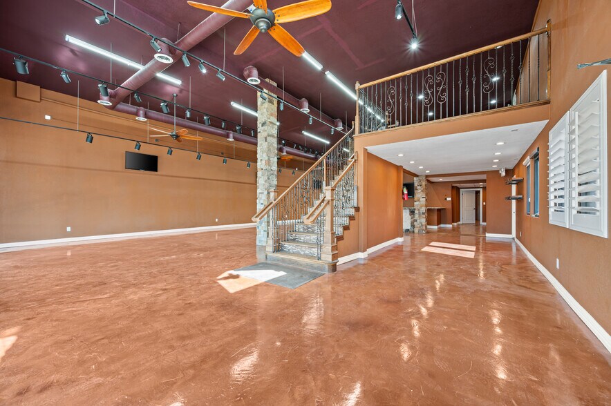 More Photos Of 7716 Davis Blvd, North Richland Hills Storefront For Lease