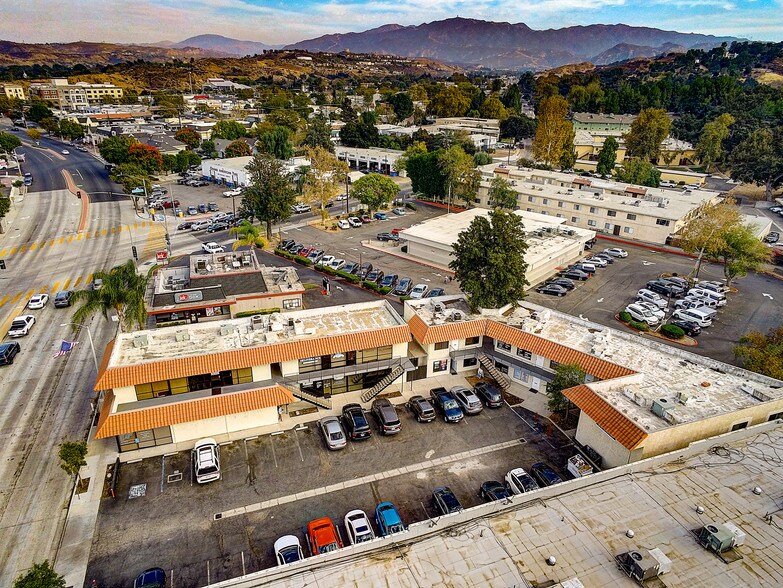 More Photos Of 22916 Lyons Ave, Santa Clarita Storefront Retail Office For Lease