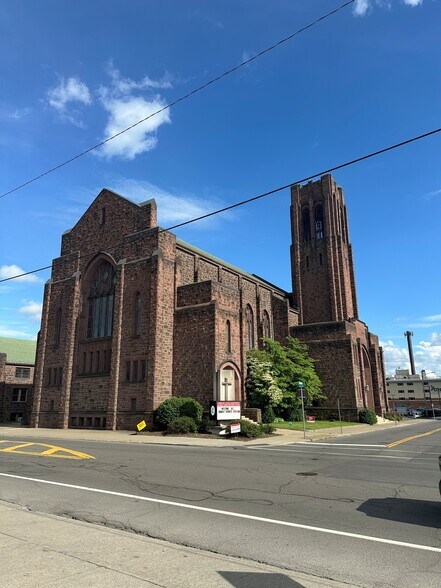 More Photos Of 308 Main St, Johnson City Specialty For Sale