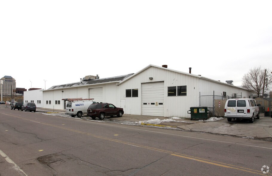 More Photos Of 10-14 S Spruce St, Colorado Spgs, Colorado Springs Distribution For Lease