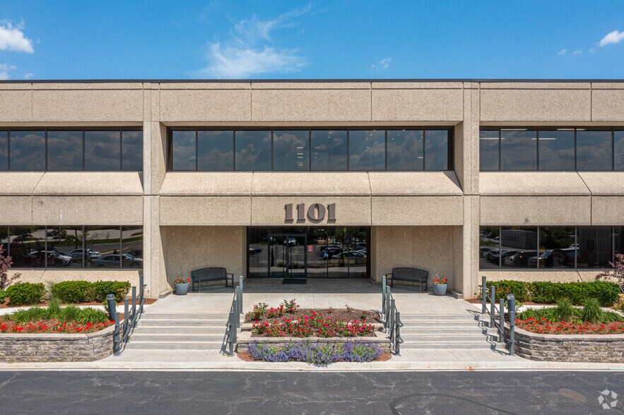 More Photos Of 1101 W 31st St, Downers Grove Office For Lease