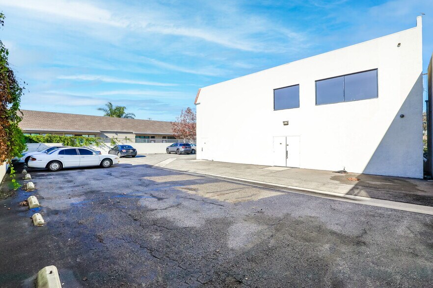 More Photos Of 1314 W 5th St, Santa Ana Office For Lease