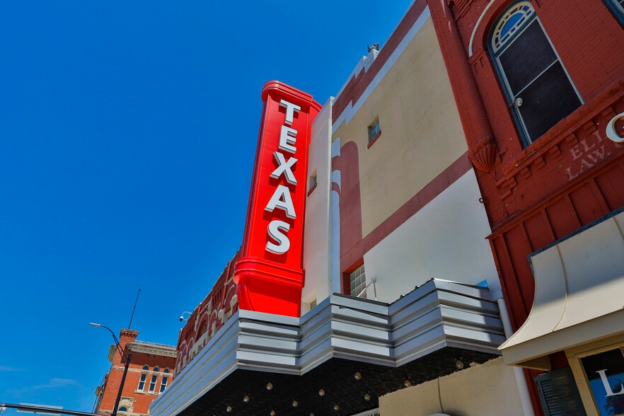 More Photos Of 110 W Main St, Waxahachie Theater Concert Hall For Lease