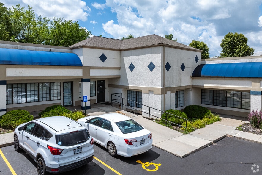 More Photos Of 17601 E 40 Hwy, Independence Unknown For Lease