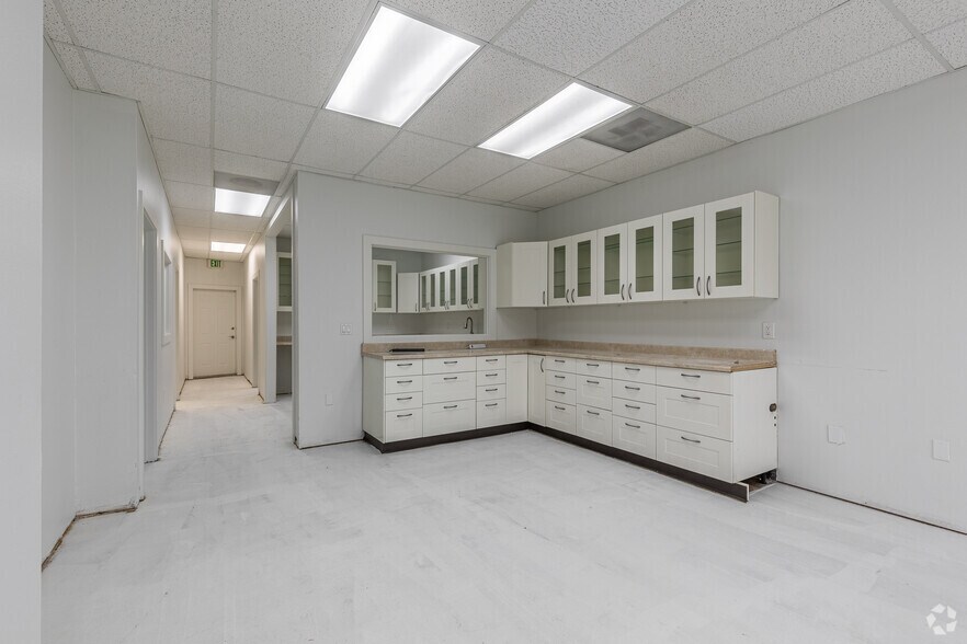 More Photos Of 418 Beavercreek Rd, Oregon City Office For Lease