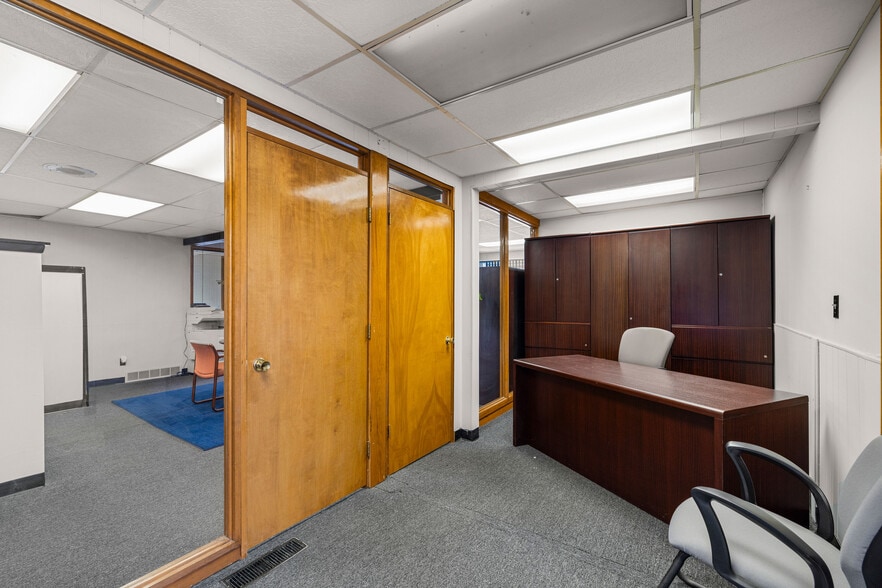 More Photos Of 6351 Transit Rd, Lancaster Office For Sale