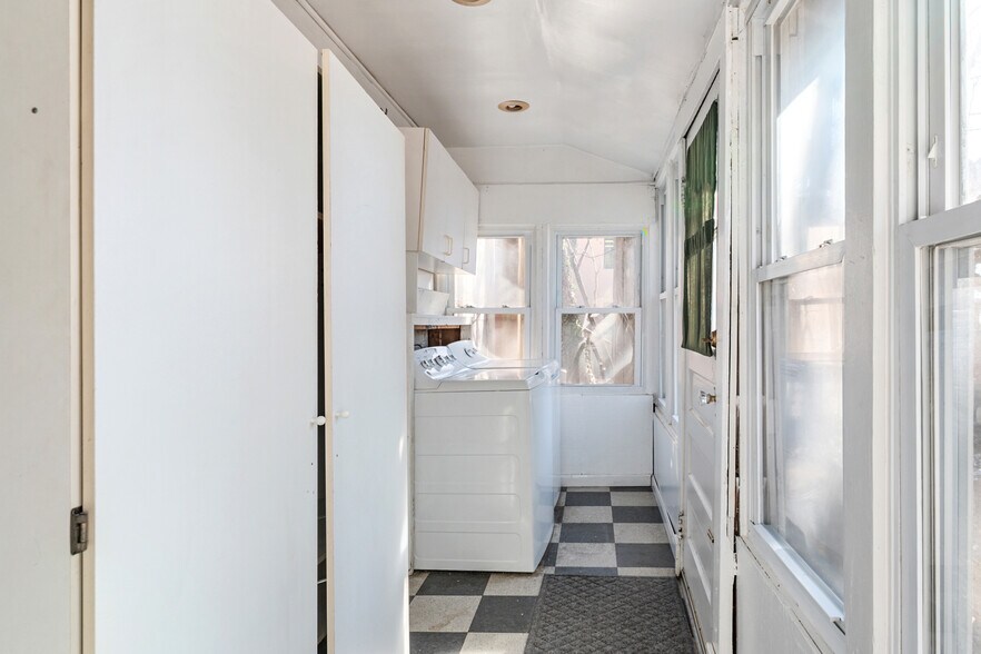 More Photos Of 13 Annapolis St, Annapolis Storefront Retail Office For Sale