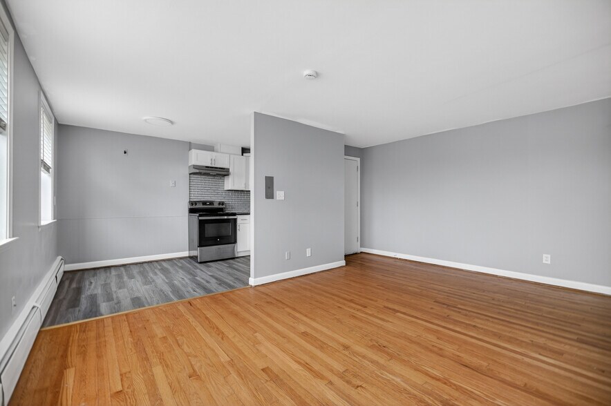 More Photos Of 27 Imlay St, Hartford Apartments For Sale