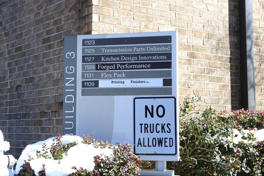 More Photos Of 1123-1131 Cobb Pky S, Marietta Warehouse For Lease