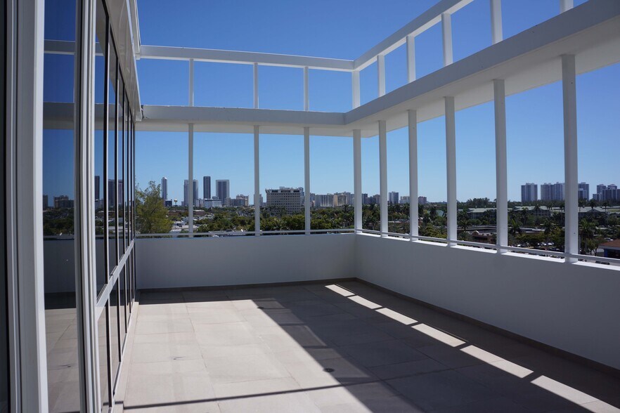 More Photos Of 100 N Federal Hwy, Hallandale Beach Office For Lease