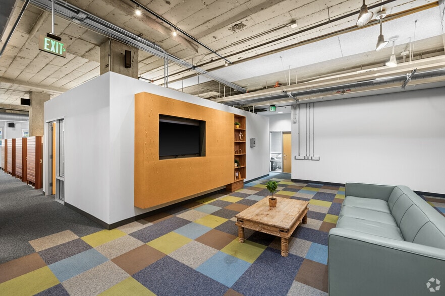 More Photos Of 300 N 3rd St, Burbank Office For Sale