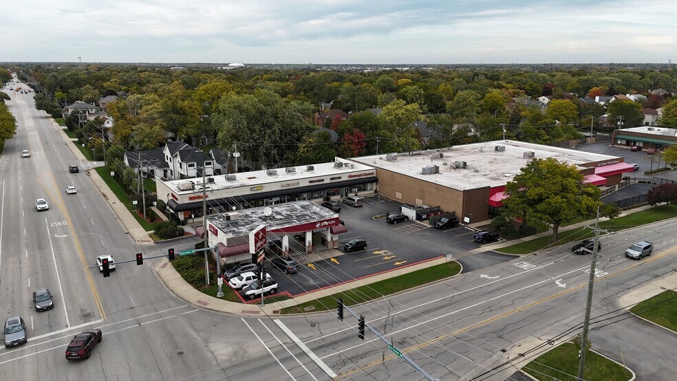 More Photos Of Glenview Rd @ NEC Glenview Rd & Greenwood Rd, Glenview Unknown For Lease