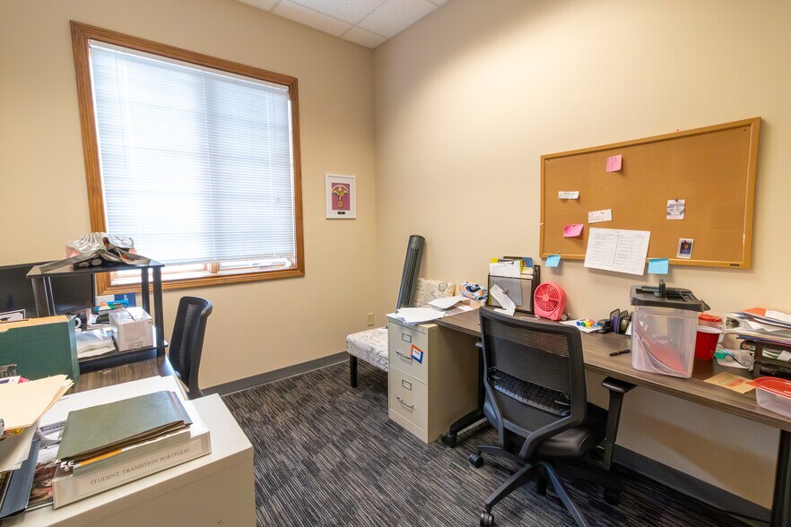 More Photos Of 2809 Commercial Rd, Huntington Office For Sale