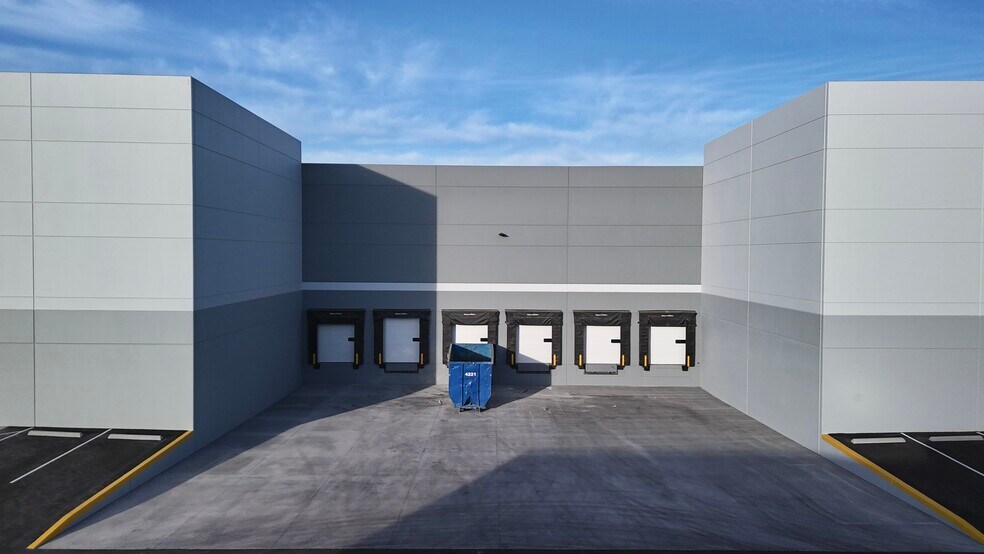 More Photos Of 7862 S Miller Ln, Las Vegas Distribution For Lease