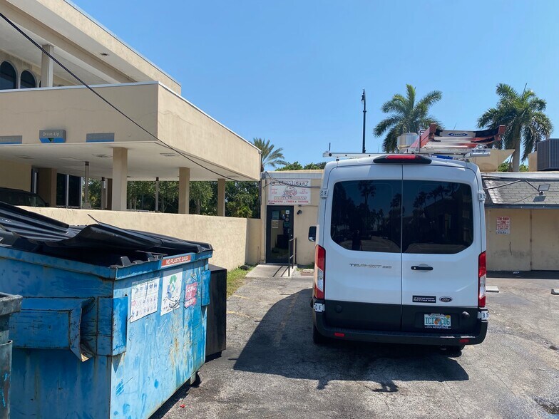 More Photos Of 1136-1140 E Hillsboro Blvd, Deerfield Beach General Retail For Sale