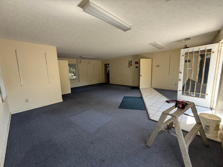 More Photos Of 5313 Buena Vista Rd, Columbus Freestanding For Sale