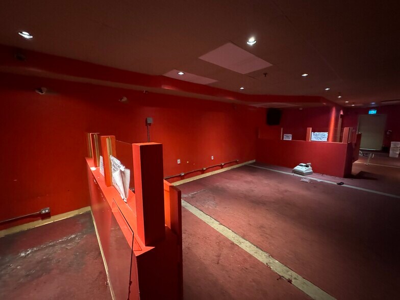 More Photos Of 1055 Boul Saint-Laurent, Montréal General Retail For Lease