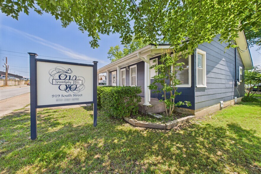 More Photos Of 919 South St, Mountain Home Freestanding For Sale