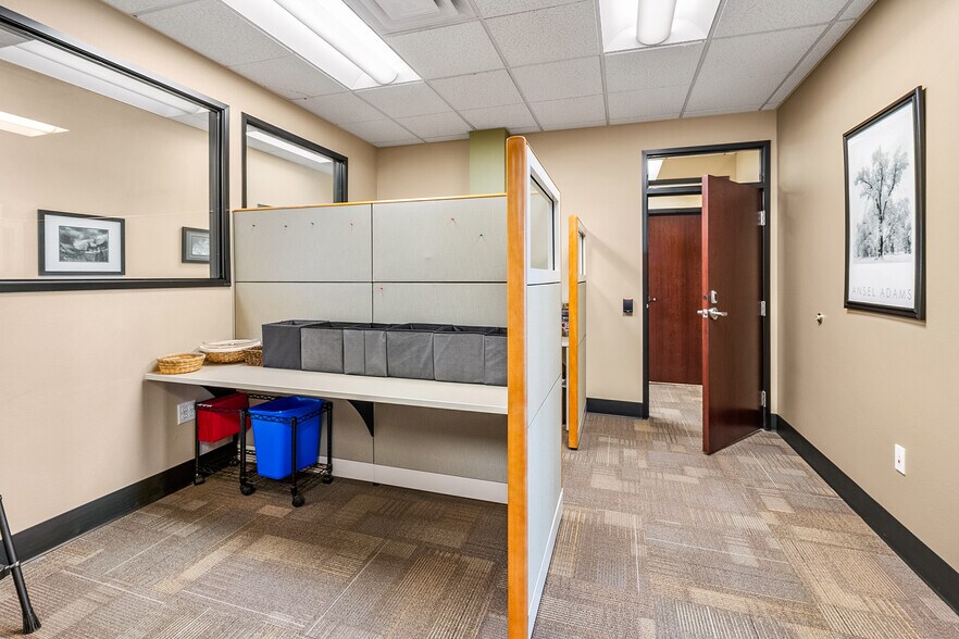 More Photos Of 1301 Poplar Dr, Medford Medical For Lease