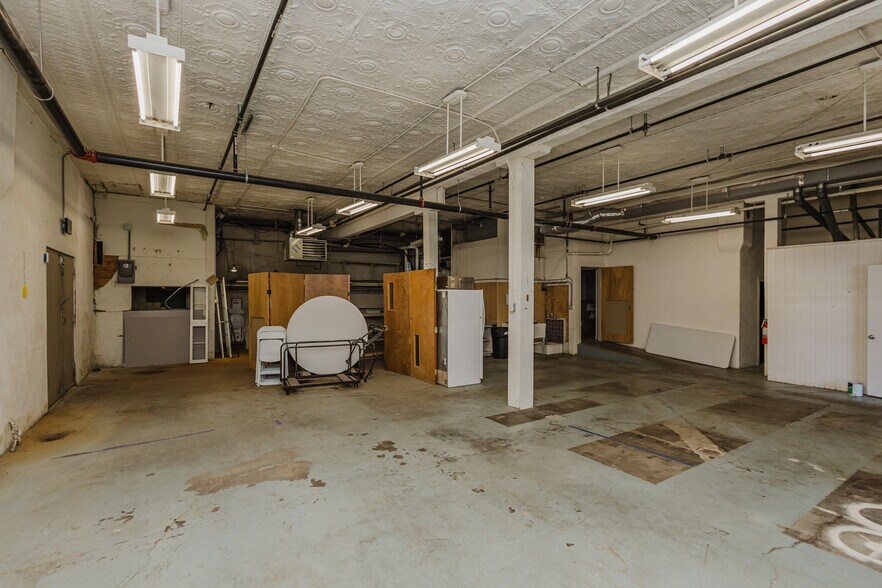 More Photos Of 724 N Main St, Newton Storefront For Sale