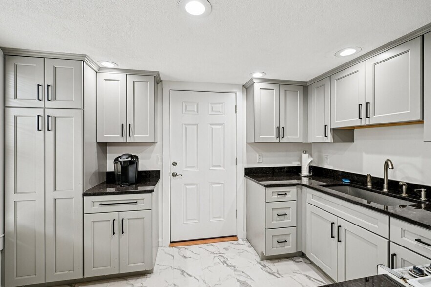 More Photos Of 327 Central St, Saugus Office For Sale