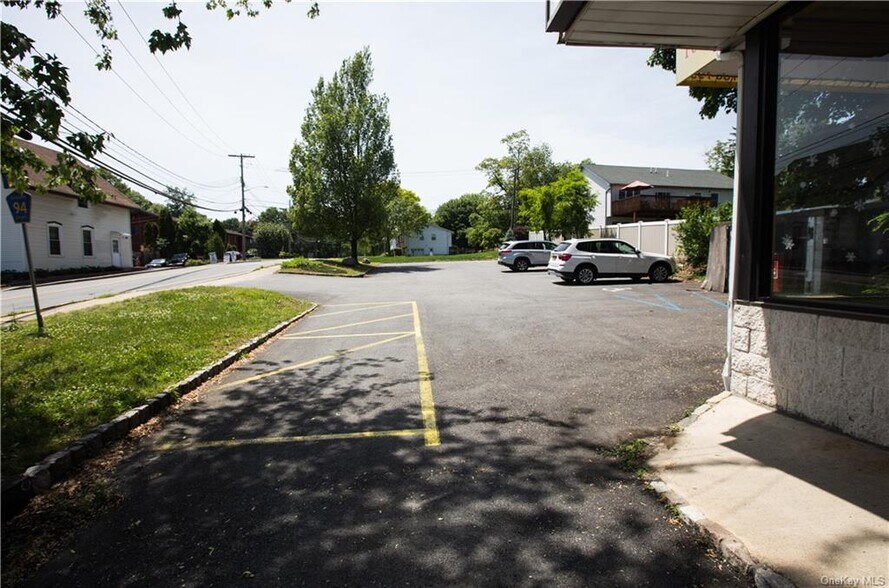 More Photos Of 2 Suffern Ln, Garnerville General Retail For Lease