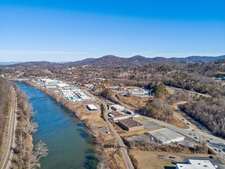 More Photos Of 840 Riverside Dr, Asheville Warehouse For Sale
