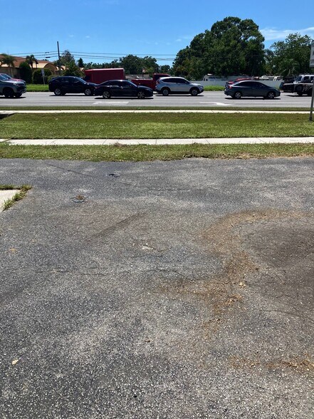More Photos Of 12477 66th Street North, Largo Auto Repair For Lease